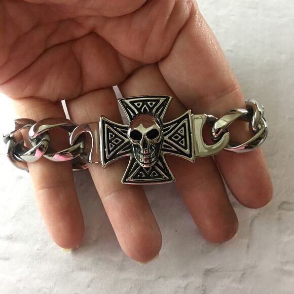 Men’s Stainless Steel Skull Cross Link Bracelet - Picture 2 of 5